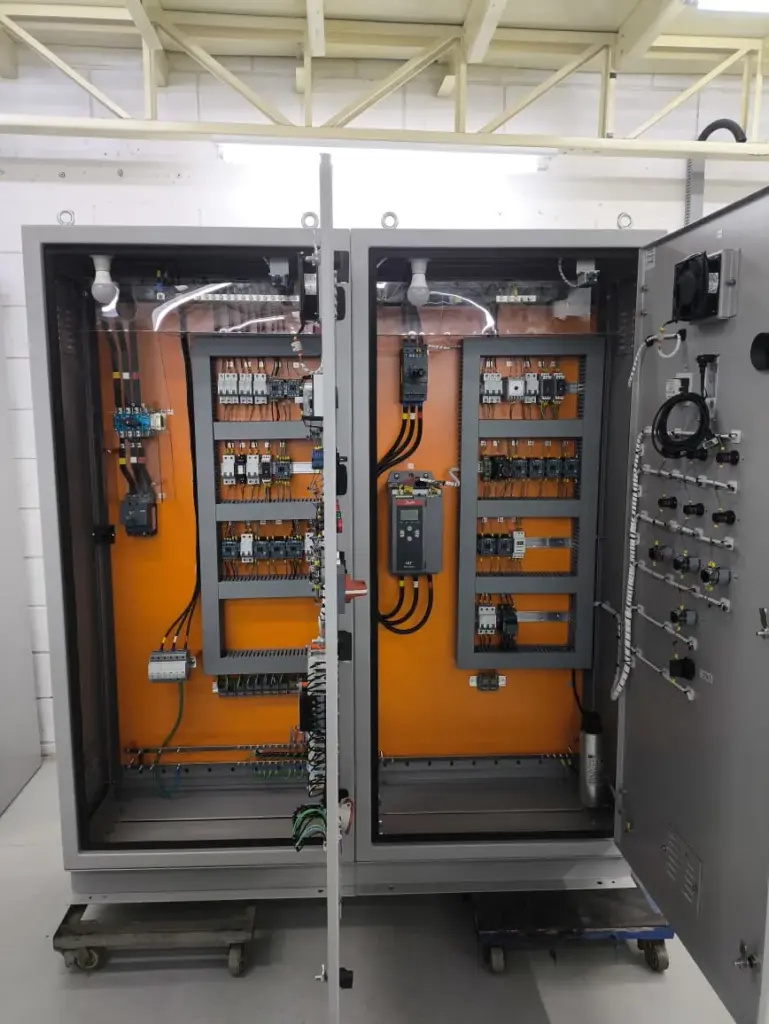 painel de comando industrial